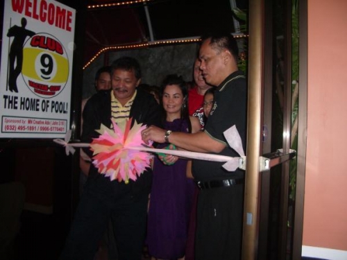 Эфрен Рейес и Франциско Бустаманте на церемонии открытия «The Club 9 Billiard Hall» в Басаке, о. Лапу-Лапу, арх. Визаяс, Филиппины, 2009 г.